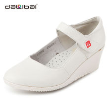 Confortável branco enfermeira sapatos com design casual